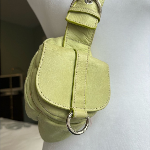 Lime green leather shoulder bag by Gail Labelle - Picture 3 of 5